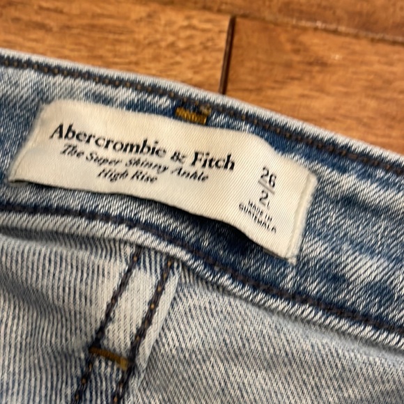 Jeans - Picture 2 of 4